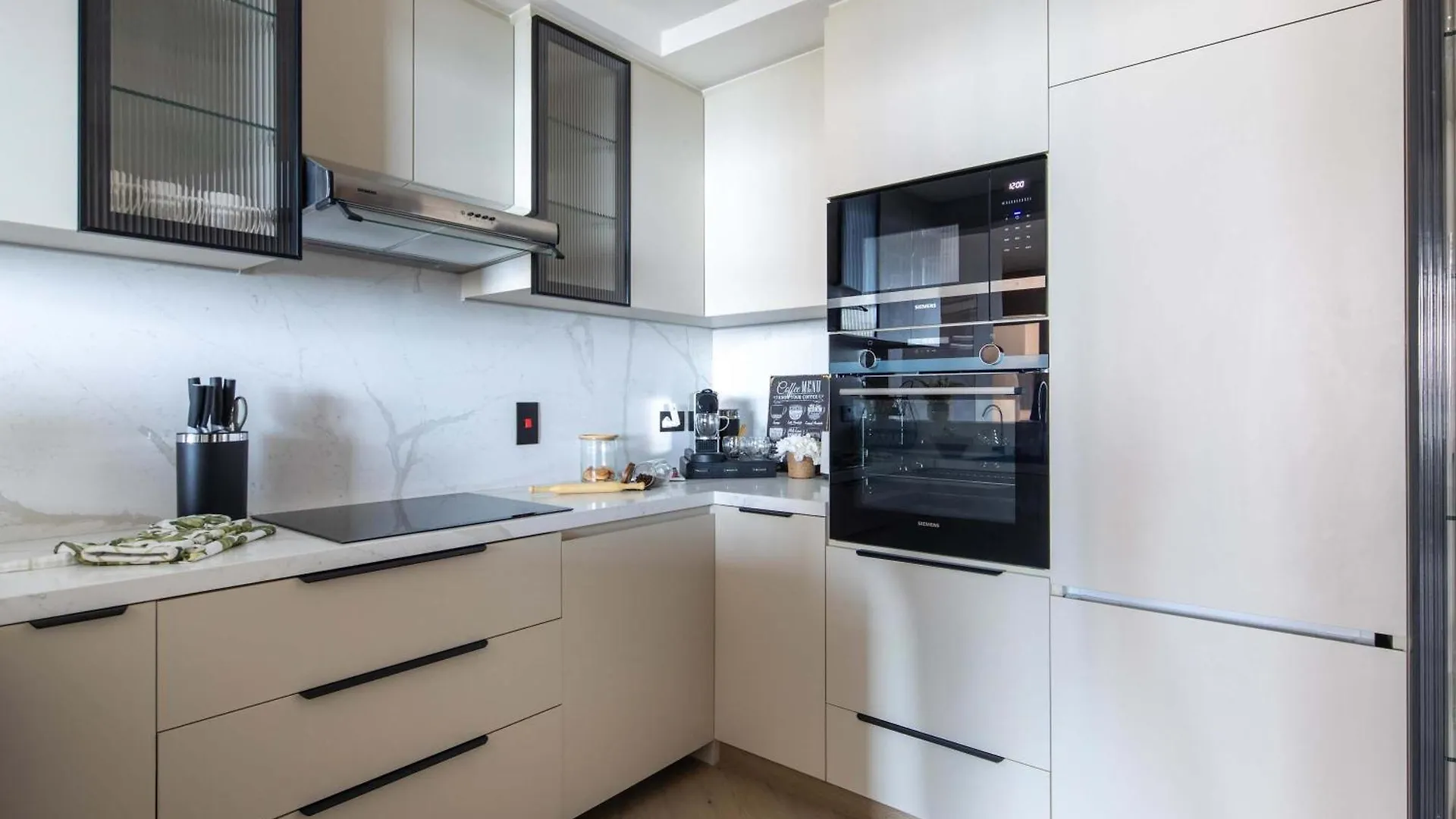 Frank Porter - Trident Grand Dubai Apartment