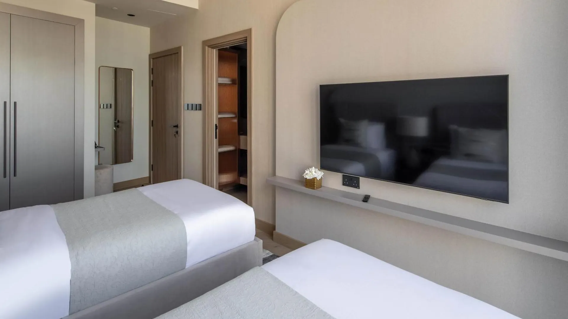 Frank Porter - Trident Grand Dubai 0*,  United Arab Emirates